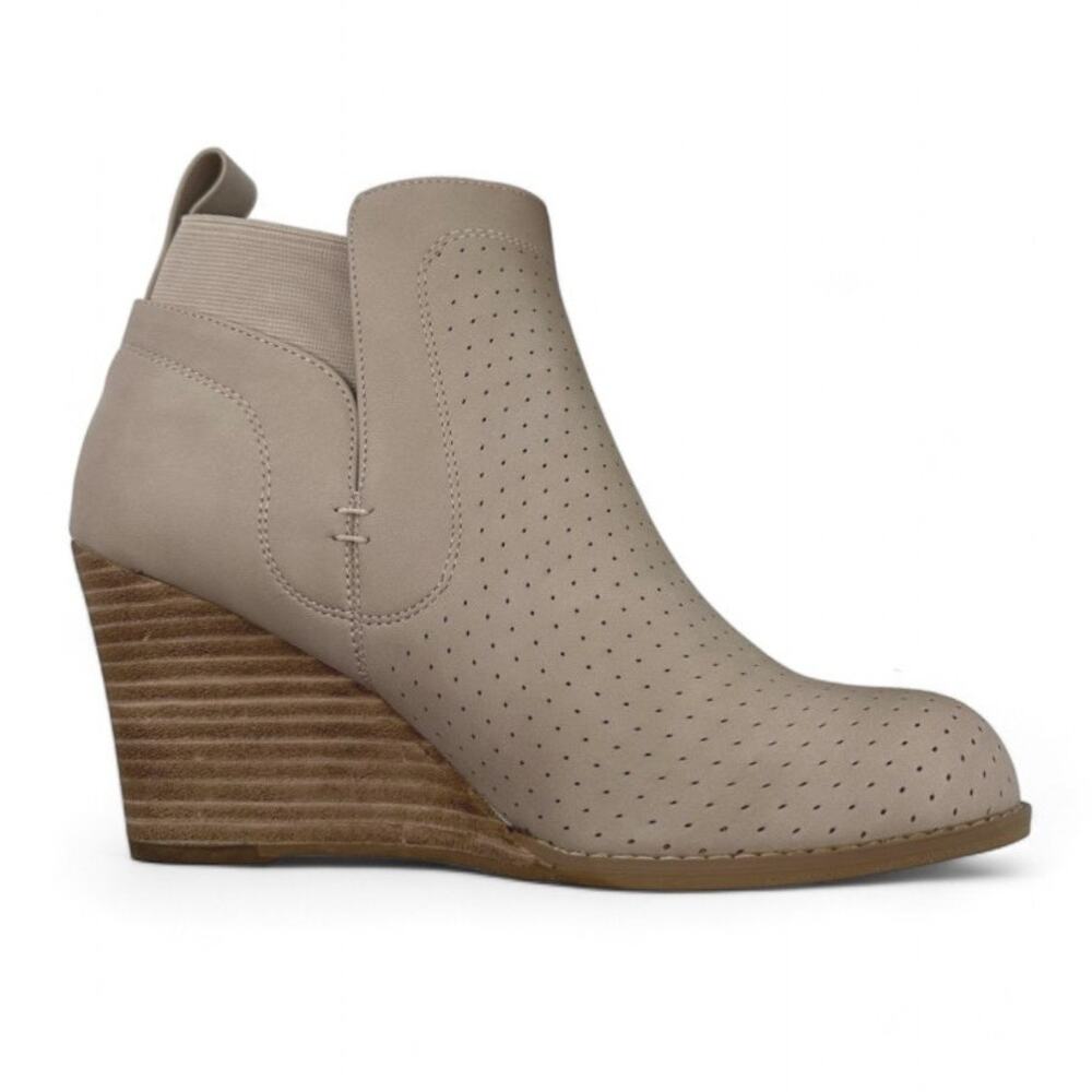 DV by Dolce Vita Gerdy Ankle Bootie Wedge Heel Vegan Leather Beige Womens Sz 8.5